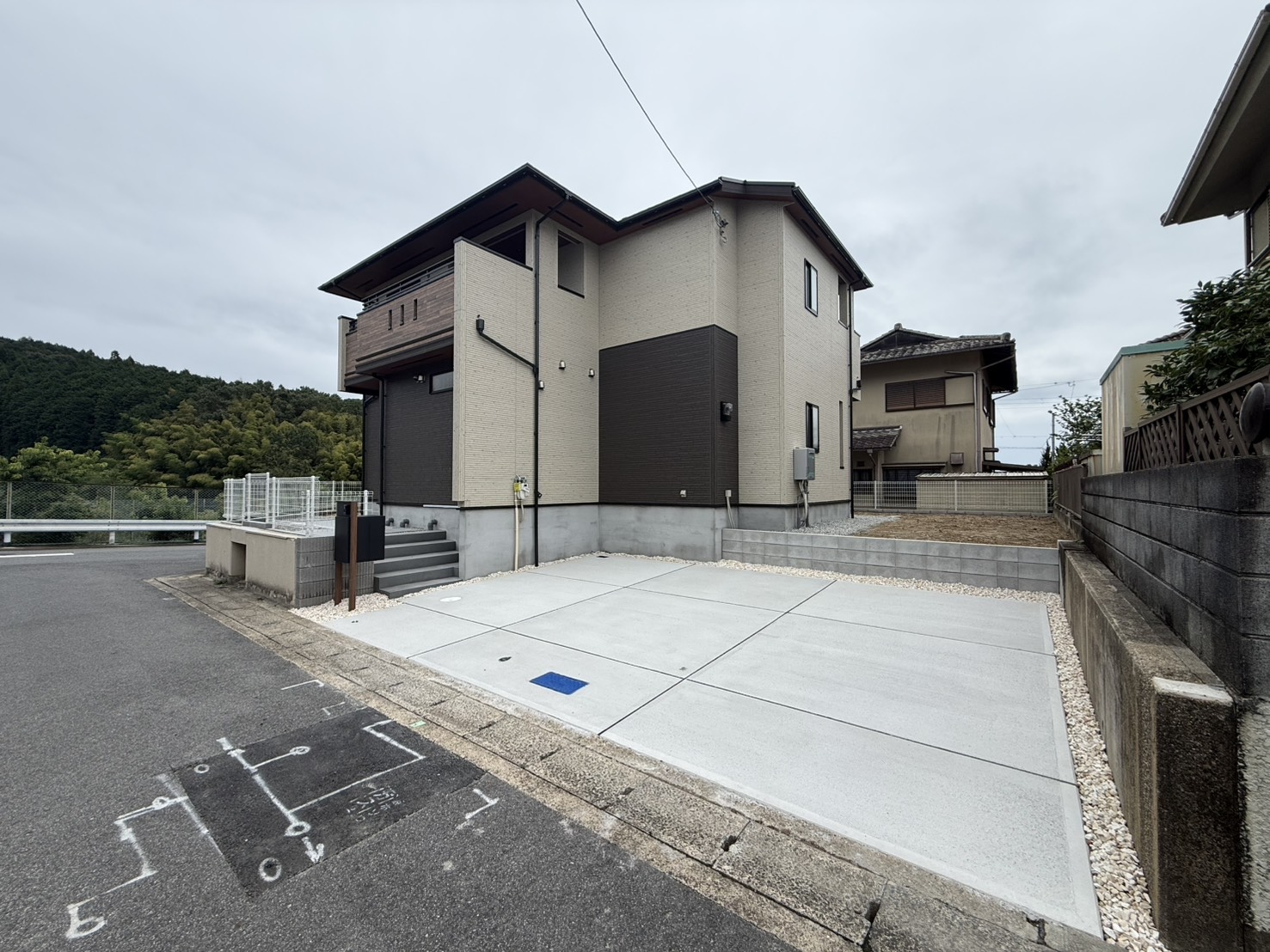 【生駒市萩の台4丁目　新築一戸建て　】外観写真